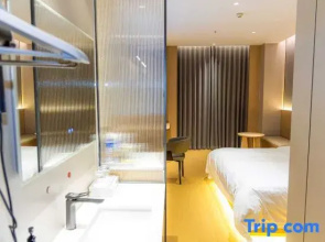 Super 8 Hotel (Anyue County Central Times Square)