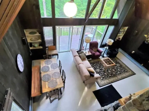 Pet-friendly Private Vacation Home in the White Mountains - Sh70c