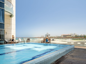 Marina Apartment With Stunning Views by Sea N' Rent
