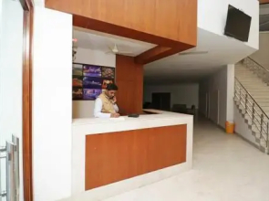 OYO 28414 Hotel Royal Palm