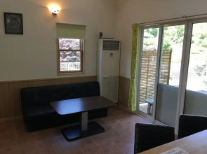 Guests & Dogs House Hale Ilio