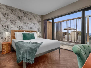 Beachhouse Hotel