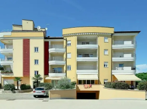 Awesome Home in Umag With 2 Bedrooms