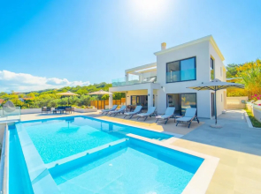 Villa Halcyon in St Stefanos Bay
