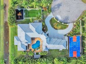 Sophia's Luxury Compound Resort w/ Heated Pool!