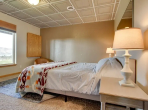 Spacious Canyon Ferry Lake House With Bar & Views!