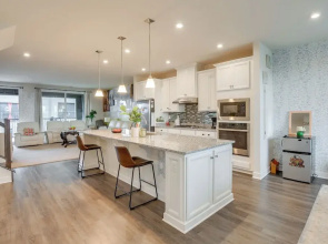 Townhome at Laurel Park: Modern & Spacious Getaway