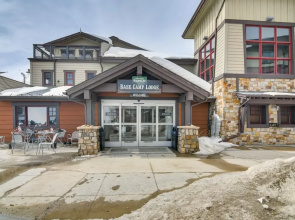 Granby Retreat w/ Community Pool: Ski-in/ski-out!