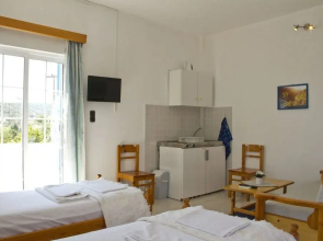 Blue Dolphin Studios & Apartment