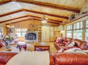 4 Mi to Grandfather Mountain: Cabin in Newland!
