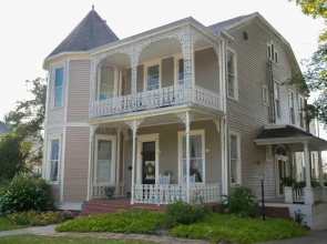 Laurel Manor Bed and Breakfast