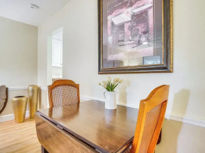 Half-mi to Riverwalk: Charming Sanford Retreat!