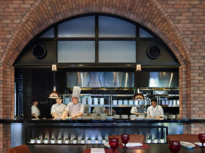 Hotel Stripes Kuala Lumpur, Autograph Collection