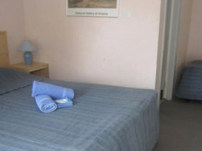 Farnboro Motel