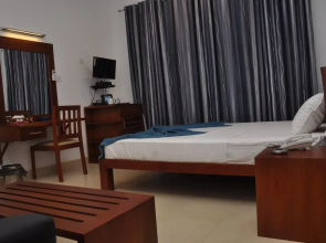 Aarya Hotel