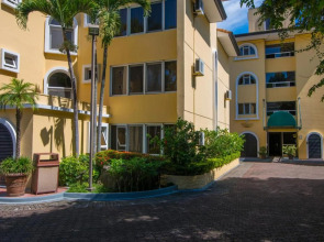 Apartotel & Suites Villas del Rio