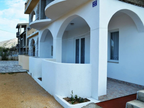 Sarin - Free Parking and Flat Internet - A1