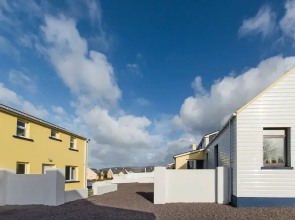 Large House With Adjoining Cottage Close to Waterville
