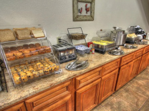 Crossroads Inn & Suites