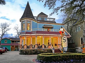 Sara's Inn On The Boulevard