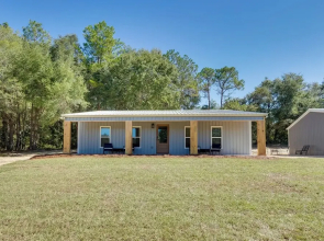 Nature-centric Retreat! Newly Built Millen Cottage