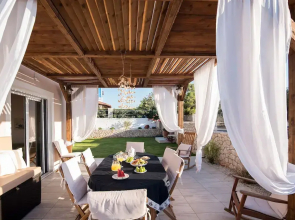 Gorgeous Villa with Garden - Stavros Beach