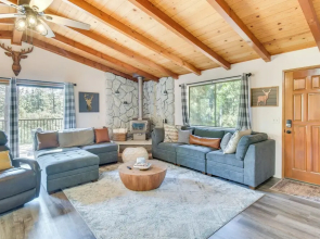 1 Mi to Pine Mountain Lake Marina: Yosemite Cabin!