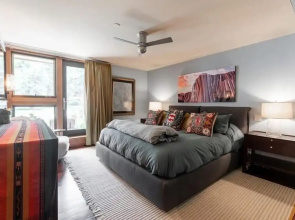 Riverhouse #3 2 Bedroom Condo by RedAwning