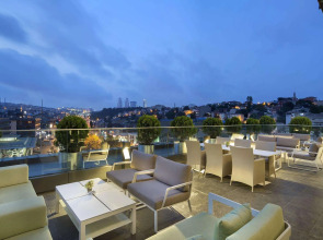 DoubleTree by Hilton Hotel Istanbul - Piyalepasa