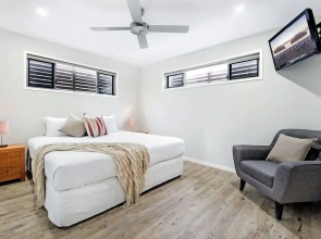 Luxury 1 Bedroom home in Broadbeach Waters