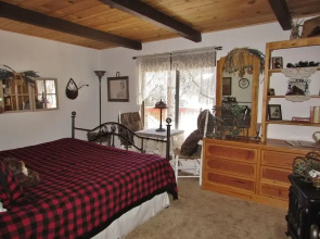 063 JB's Pinecone Lodge Home