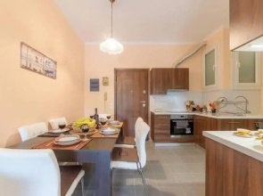 Bright Newly Renovated Apt Near Beach & Center+AC