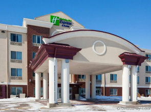 Holiday Inn Express Hotel & Suites Grand Forks by IHG