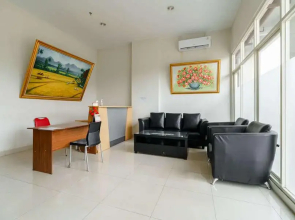 RedDoorz Apartment Syariah @ Green Lake View Cimanggis