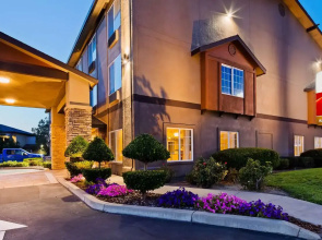 Best Western Plus Rama Inn