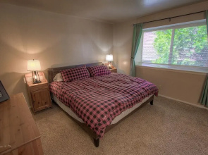 Glen Sully 3 Bedroom Condo by Redawning