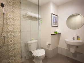 Отель Recenta Suite Phuket Suanluang