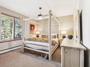 Park Forest  4 Bedroom Home by RedAwning