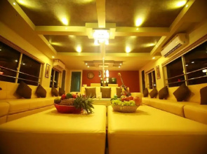Mass Holidays Houseboat