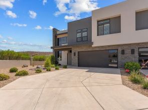 A Hole In One 15 Bedroom Home