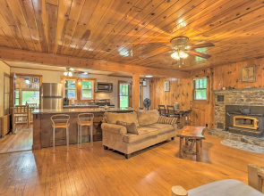 Steps to Lake: Tafton Cottage w/ Fire Pit & Grill