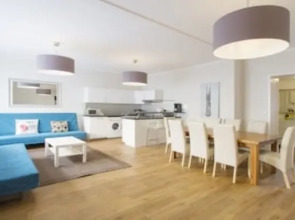 Huge Apartment at Gasometer 17