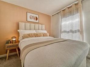Lovely 2 Bedroom Apartment With Parking