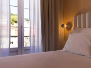 Esqina Cosmopolitan Lodge