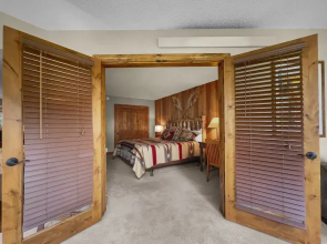 Be310 Bridge End Pet Friendly 2 Bedroom Condo by RedAwning