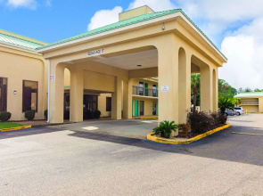 Econo Lodge Inn & Suites Gulfport Airport