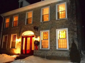 Sir Isaac Brock B&B Luxury Suites