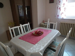 Sunbeam 3-bed Apartment in Eger