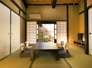 Yamanaka Aburaten Machiya Guesthouse