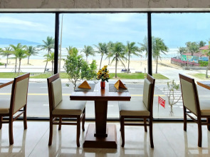 Yarra Ocean Suites Danang